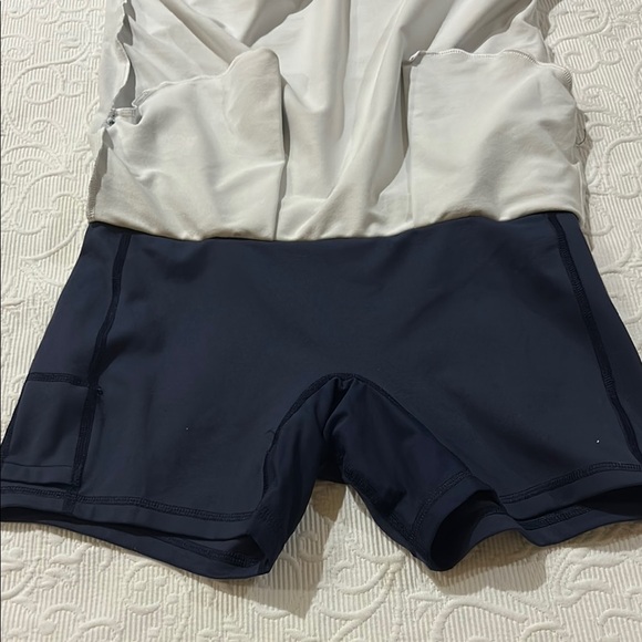 Peter Millar Gray A-Line Mini Skort. Golf/tennis. Size XS - Picture 5 of 8